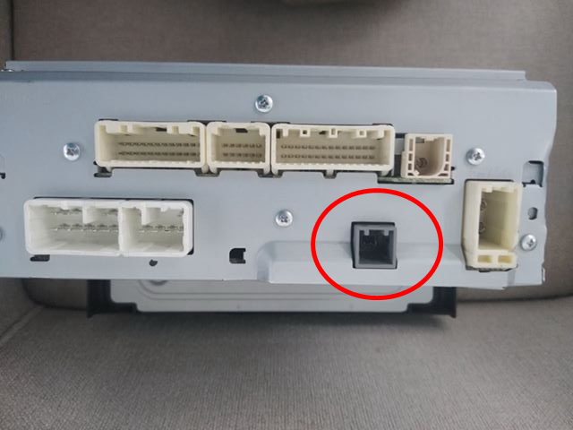 (R015) สายปลั๊กไฟวิทยุ Toyota สายเพิ่ม USB + เบ้าช่องเสียบ USB