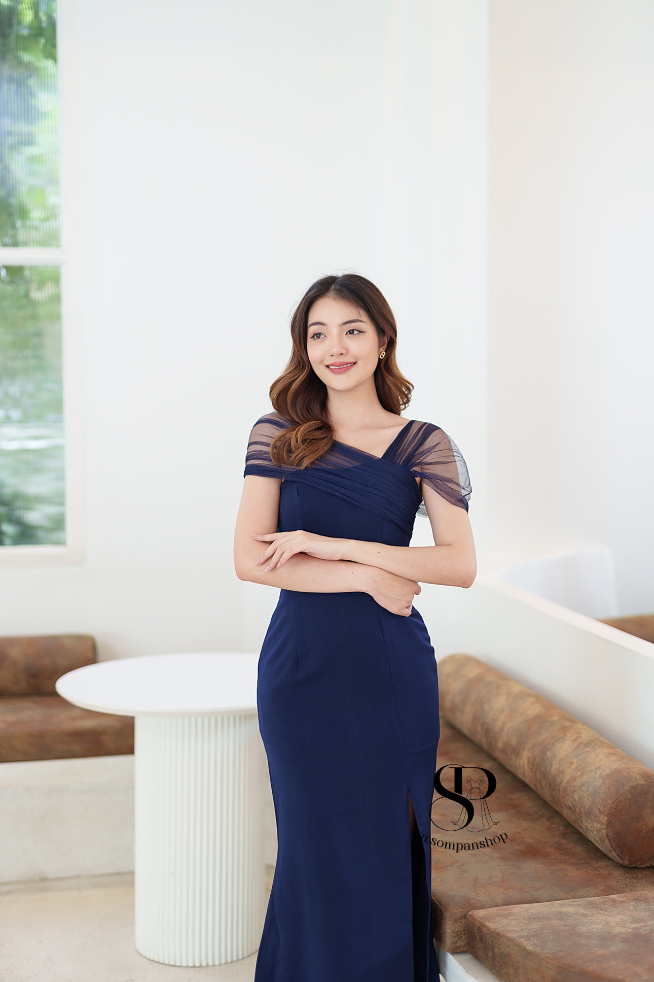 ชุดราตรียาวสีกรมท่า/น้ำเงิน สไตล์เรียบหรูดูแพง ไหล่แต่งผ้าซีทรู กระโปรงยาวผ่าหน้า เหมาะสำหรับใส่เป็นชุดราตรี ชุดไปงานแต่งงาน ชุดเพื่อนเจ้าสาว ชุดไปงานเลี้ยงต่างๆ