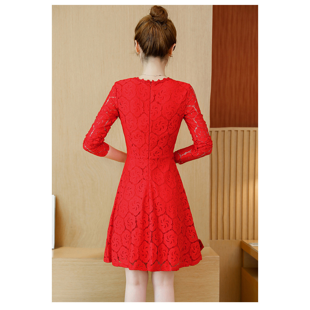 ชุดเดรสสั้นสีแดง ผ้าลูกไม้ แขนยาว ทรงข้ารูป กระโปรงบาน ซิปหลัง เป็นแฟชั่นชุดกระโปรงแบบสวยๆน่ารัก ใส่เป็น ชุดไปงานแต่งงาน ชุดแซกออกงาน ชุดทํางาน ชุดสาวออฟฟิตเกาหลี คนอ้วนสาวอวบก็ใส่ได้