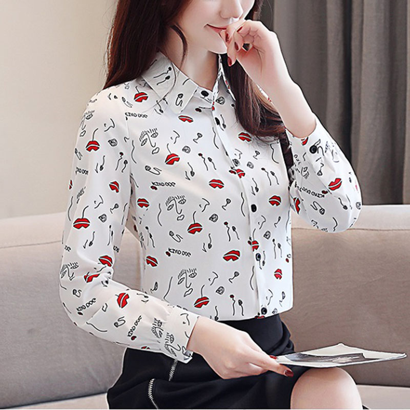 เสื้อเชิ้ตผู้หญิงสีขาวลายปากสีแดง คอปก กระดุมหน้า แขนยาว