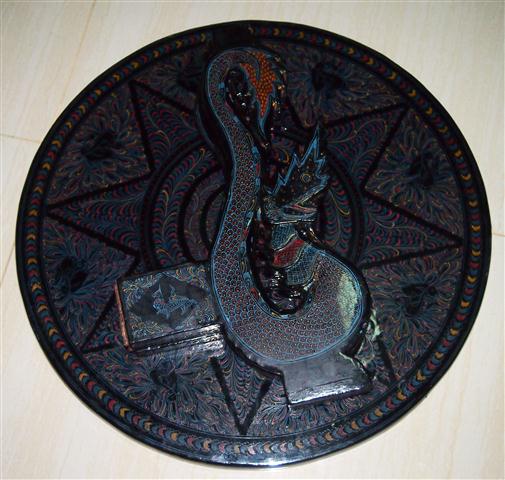 โต๊ะไม้แกะสลักลงยา ขนาดกลาง