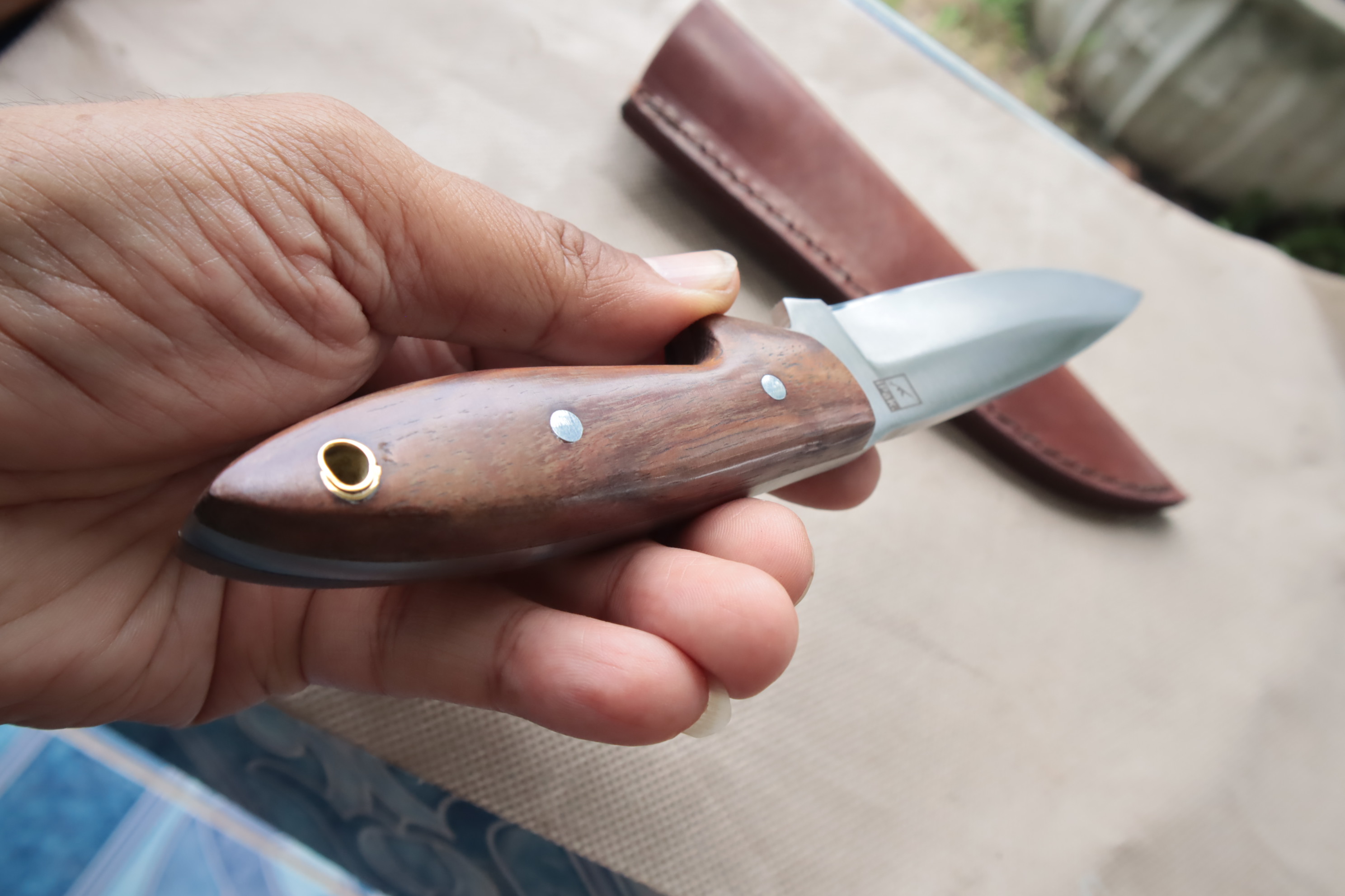 มีดเหล็ก D2 CFK IPAK Handmade D2 Custom Walnut Hunting Fish & Fowl Skinning Camp Blade Knife