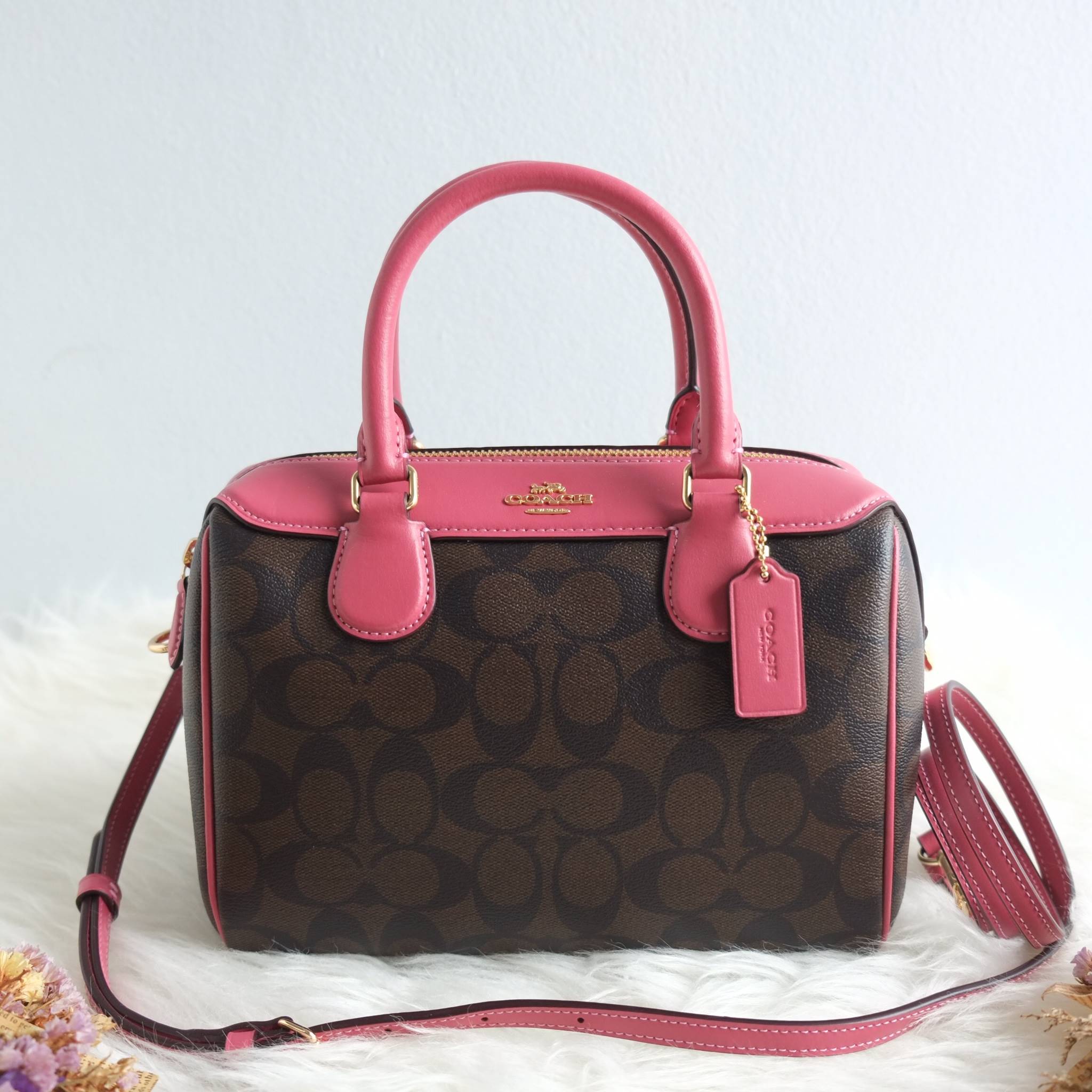 Coach F32203 F57672 ทรงหมอนรุ่นนิยม สีชมพู-น้ำาตาล