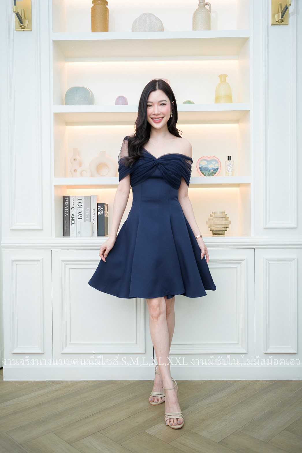 ชุดเดรสสั้นออกงานสีน้ำเงินกรมท่า ปาดไหล่แต่งผ้าซีทรู กระโปรงทรงบาน แบบสวย เรียบหรู ดูแพง ใส่ไปงานแต่งกลางวัน/กลางคืน ชุดราตรี ชุดไปงานแต่ง ชุดออกงาน