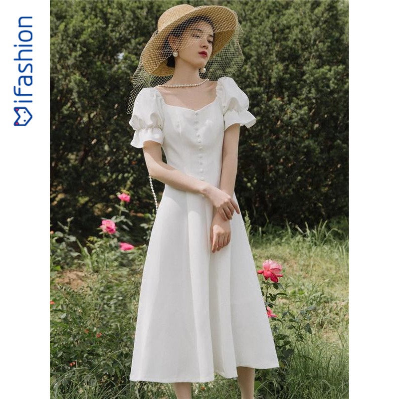 ชุดเดรสออกงานสีขาว แขนตุ๊กตา แต่งกระดุมมุก กระโปรงสั้นทรงบาน เรียบหรู สวยดูดี สไตล์มินิมอล ใส่เป็น ชุดราตรี ชุดออกงาน ชุดไปงานแต่งงาน กลางวัน กลางคืน