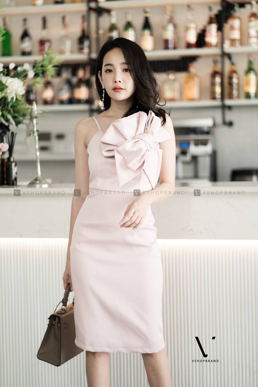 SALE ชุดออกงานราตรีสั้น/ชุดไปงานแต่งงานสีชมพู อกแต่งดอกไม้ ทรงเข้ารูป สายเเดี่ยว