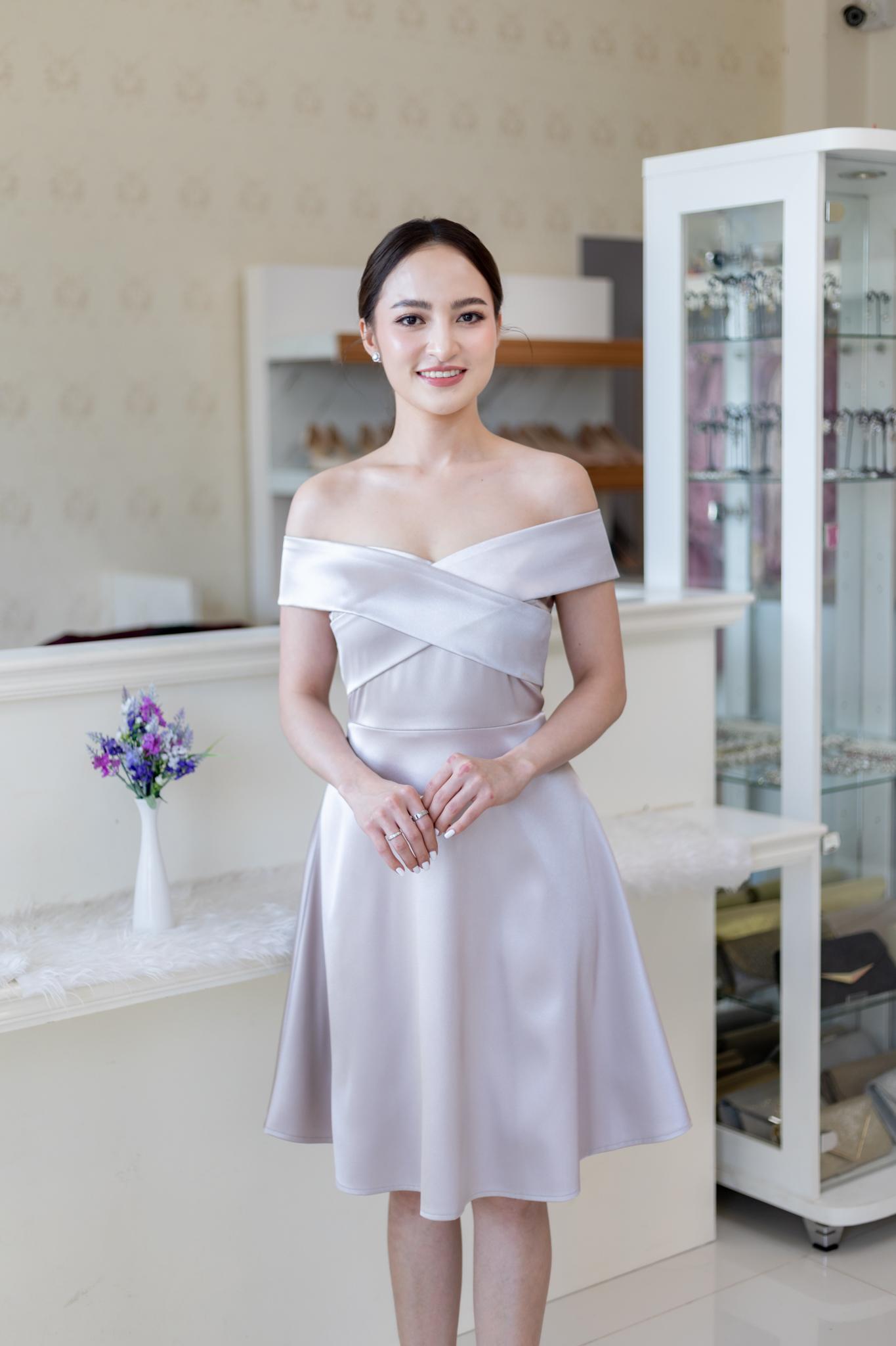 ชุดไปงานแต่งสีเทา ปาดไหล่ปิดต้นแขนปาดไหล่ปิดต้นแขนพรางต้น แนวเรียบหรู สวย ดูดี ชุดออกงาน ชุดราตรี