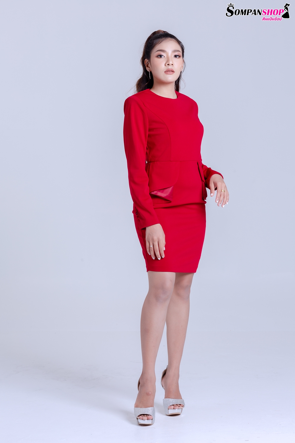 ชุดเดรสสีแดง แขนยาว กระโปรงทรงเอ แนวเรียบร้อยใส่ทำงานได้