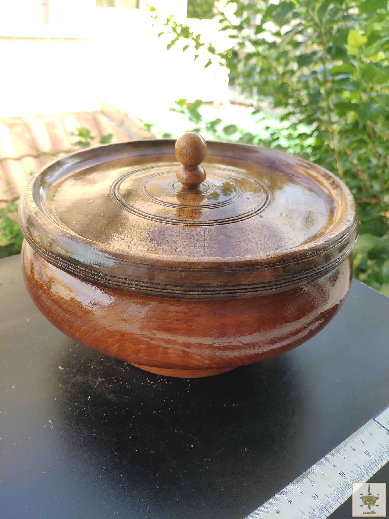 โถไม้สัก