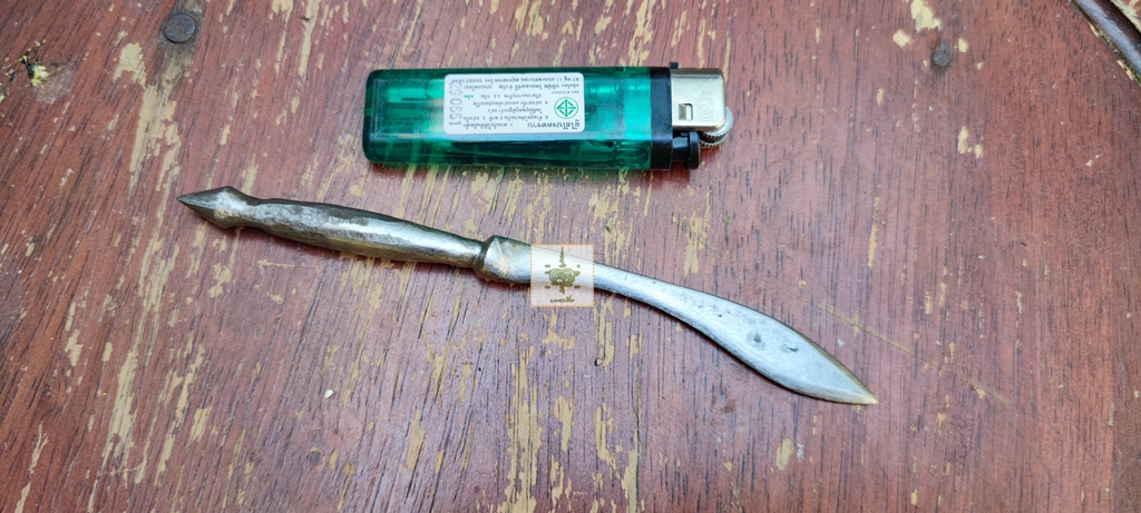 มีดเหล็กไหลเงินยวง