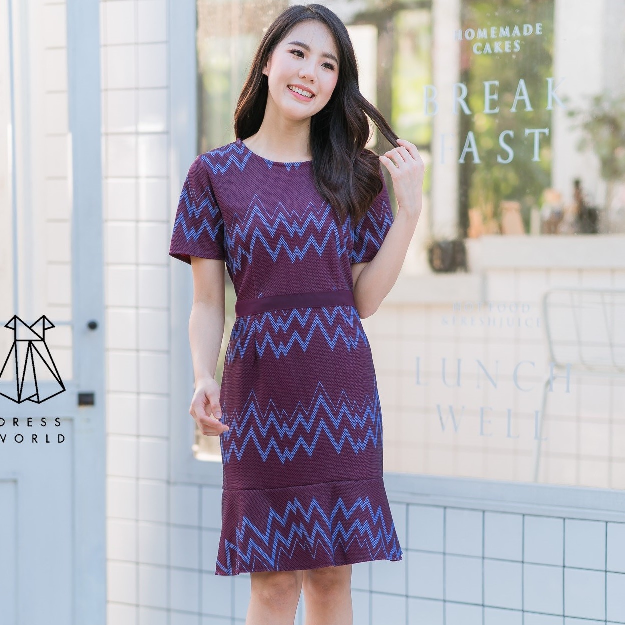 Sale ชุดเดรสสั้นสีม่วงอมแดง ลายหยัก ทรงเข้ารูป กระโปรงระบายหางปลา