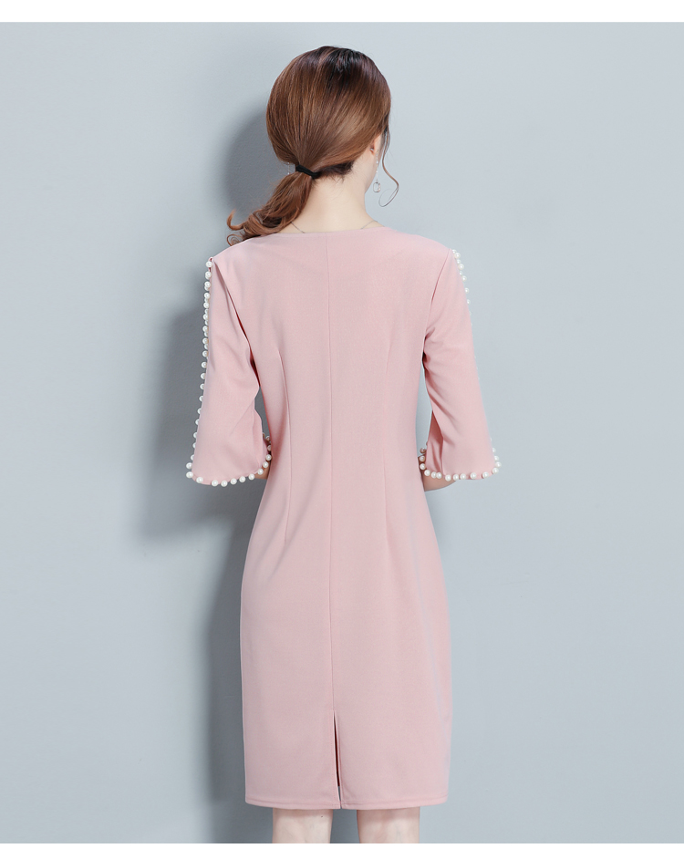 ชุดเดรสสั้นชมพูกะปิ แขนแต่งมุก ทรงตรง แถมฟรีเข็มกลัดดอกไม้