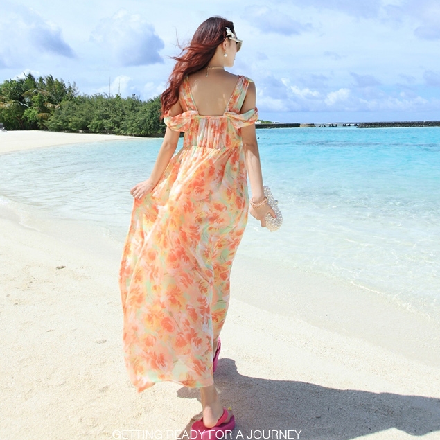 ชุดเดรสเที่ยวทะเลลายดอกไม้โทนสีเขียวส้ม เว้าไหล่ คอวีลึก เซ็กซี่ กระโปรงยาวทรงบาน