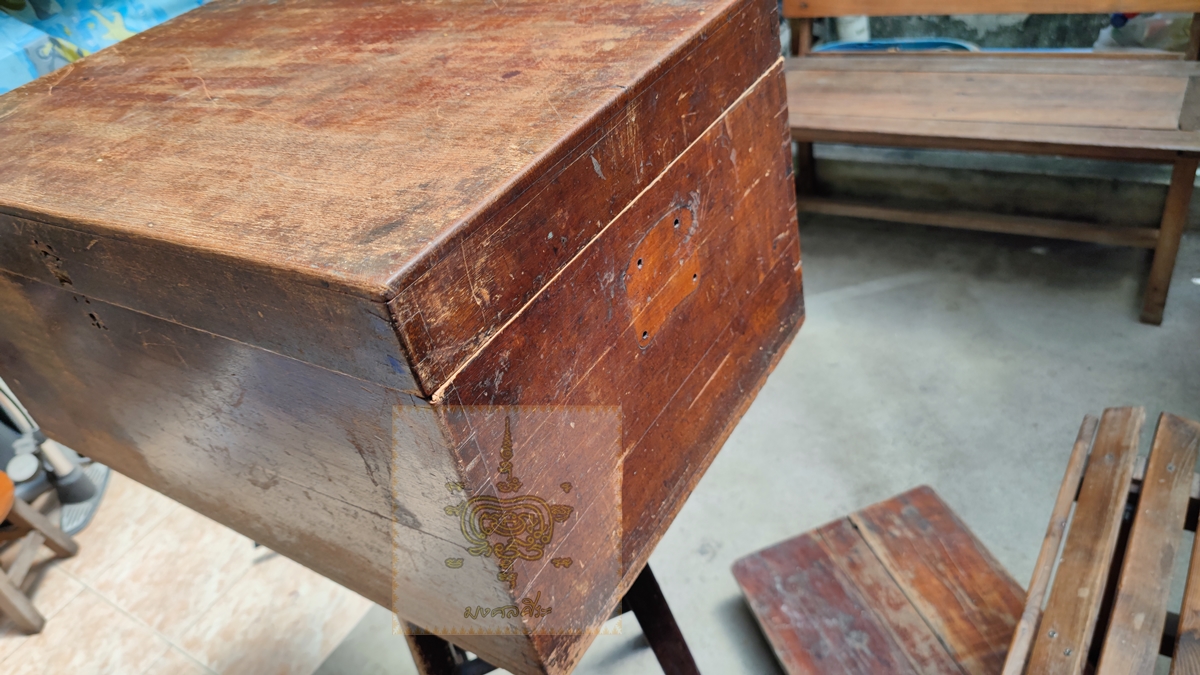 หีบไม้สักเก่า 2