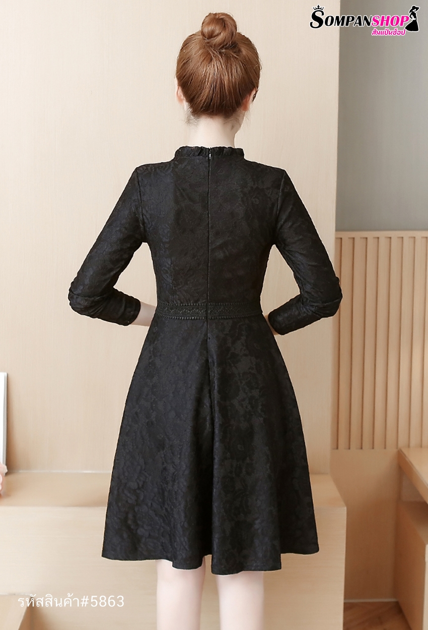 ชุดเดรสลูกไม้สีดำเรียบร้อย สวยสุภาพ แขนยาว กระโปรงสั้นคลุมเข่า