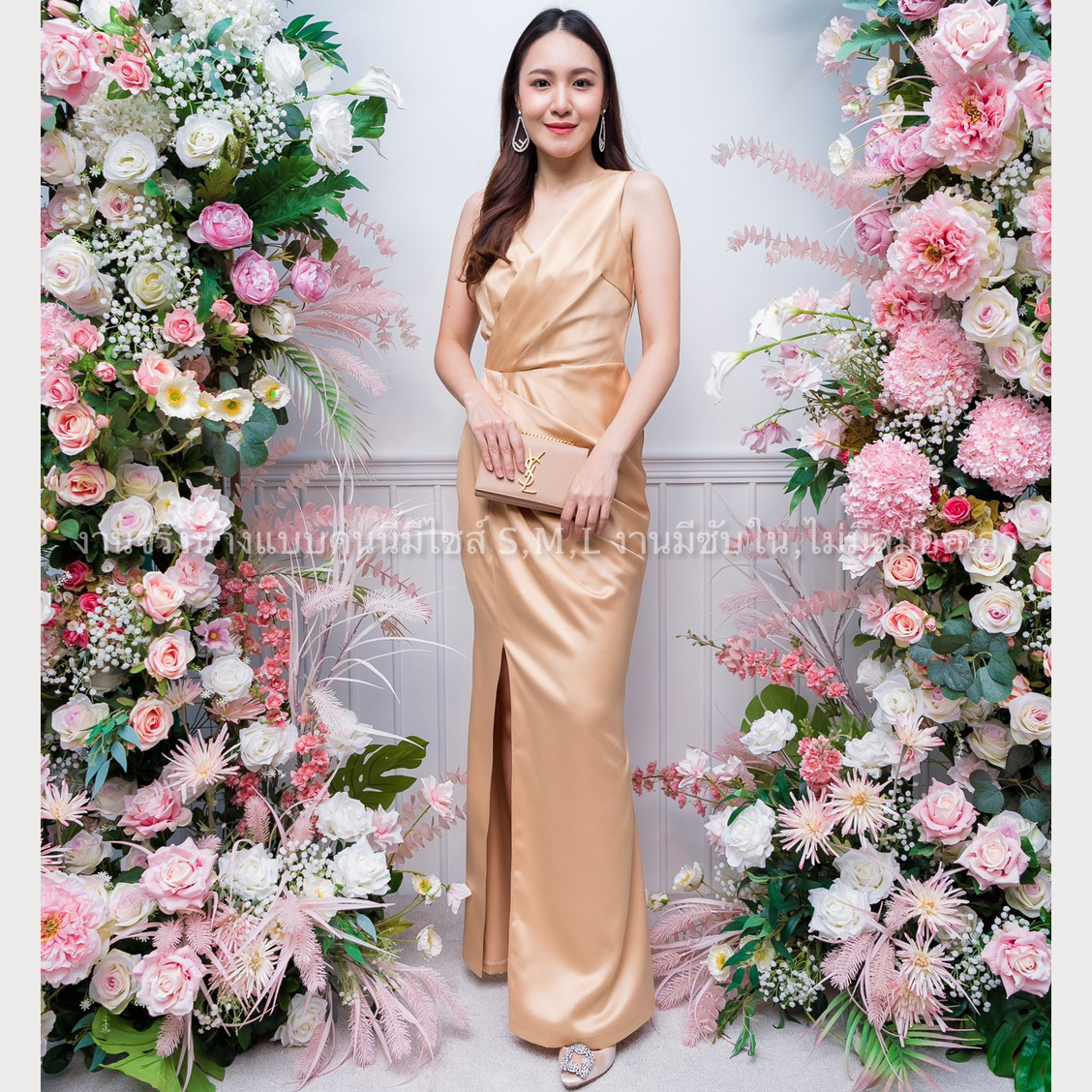 ชุดไปงานแต่งงานสีทอง สายเดี่ยว เอวจีบข้าง แนวเรียบหรู สวยดูดี ใส่ไปงานแต่งงาน ชุดออกงาน ชุดราตรี