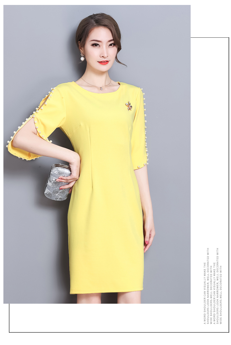 ชุดเดรสสั้นสีเหลือง แขนแต่งมุก ทรงตรง แถมฟรีเข็มกลัดดอกไม้