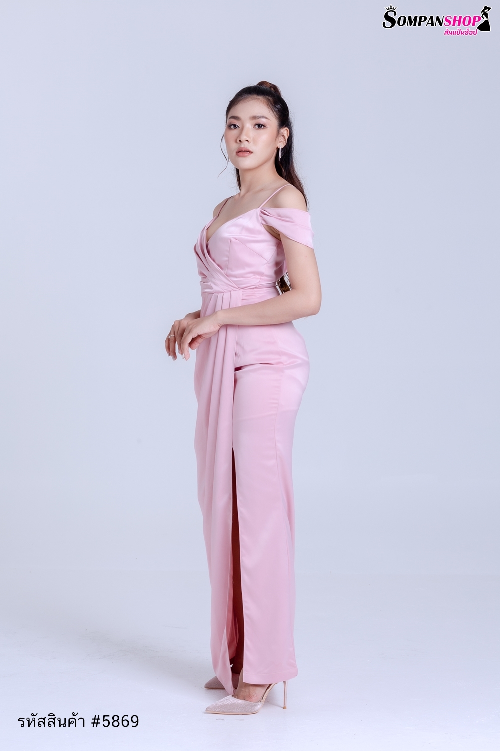 ชุดออกงานสีชมพู เดรสยาวสายเดี่ยวคล้องไหล่ กระโปรงยาวผ่าหน้า แนวเรียบหรู ชุดราตรี ชุดไปงานแต่งงาน