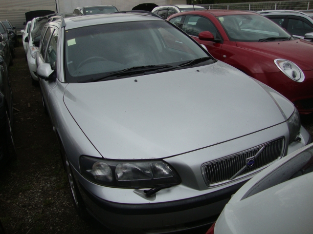 Volvo V70 2.4T AWD ปี 2001 ไมล์ 98,000 km