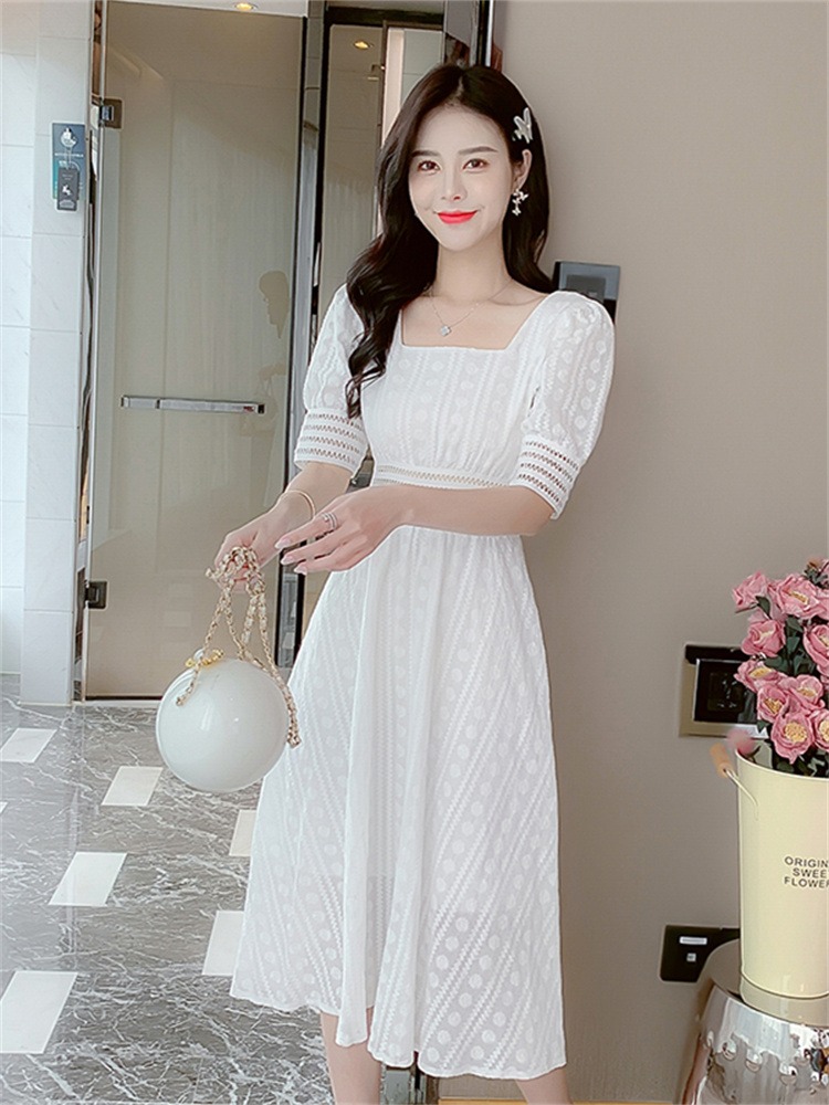 พร้อมส่ง !! ชุดเดรสสั้นสีขาว แขนสั้น ผ้าลูกไม้ฉลุ แนวเรียบร้อย สวยสุภาพ เรียบหรู