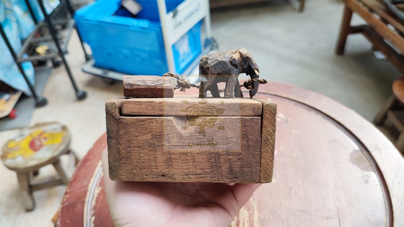กล่องไม้ แกะสลักรูปช้าง