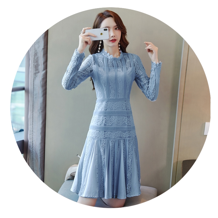 ชุดเดรสสั้นลูกไม้สีฟ้าอมเทา เดรสทรงเข้ารูป แขนยาว แนวเรียบร้อย สวยสง่า ใส่ดูดี