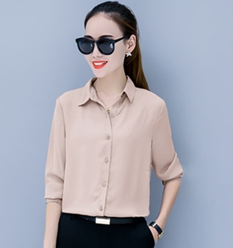 เสื้อเชิ้ตผู้หญิงสีครีม ผ้าชีฟอง แขนยาว กระดุมหน้า ใส่ทำงาน