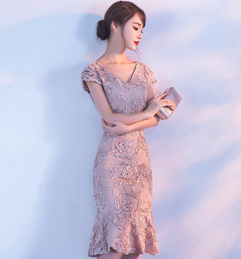 ชุดเดรสออกงานสีชมพูกะปิ ทรงเอเข้ารูปหางปลา แนวเรียบหรู สวย ดูดี ใส่เป็นชุดราตรี ชุดออกงาน ชุดไปงานแต่งงาน กลางวัน กลางคืน