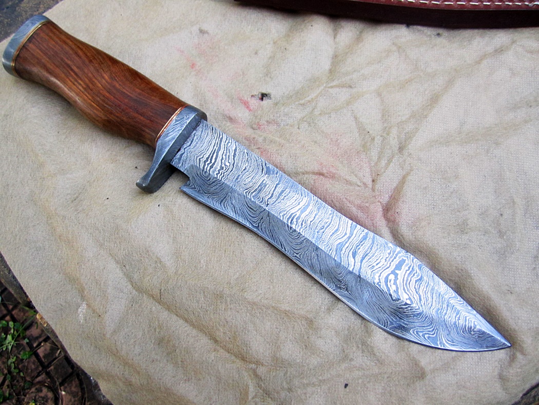 เหล็กลายของแท้Damascus steel custom handmade hunting bowie knife 13"