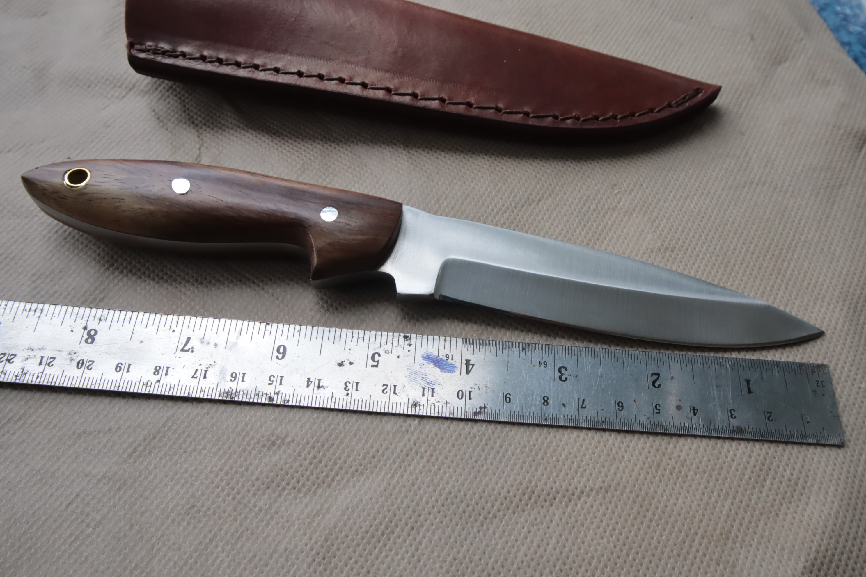 มีดเหล็ก D2 CFK IPAK Handmade D2 Custom Walnut Hunting Fish & Fowl Skinning Camp Blade Knife