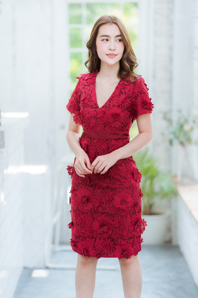 ชุดเดรสสั้นลูกไม้ดอกนูน เดรสทรงสอบ เรียบหรู สวยหวาน ( สี : ชมพู,ฟ้า,แดง )