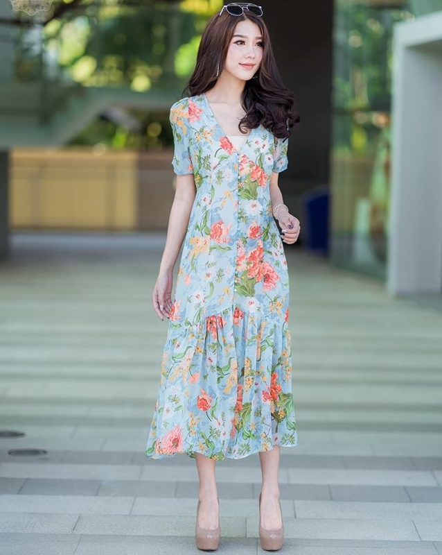 ชุดเดรสยาวสีเทาลายดอกไม้