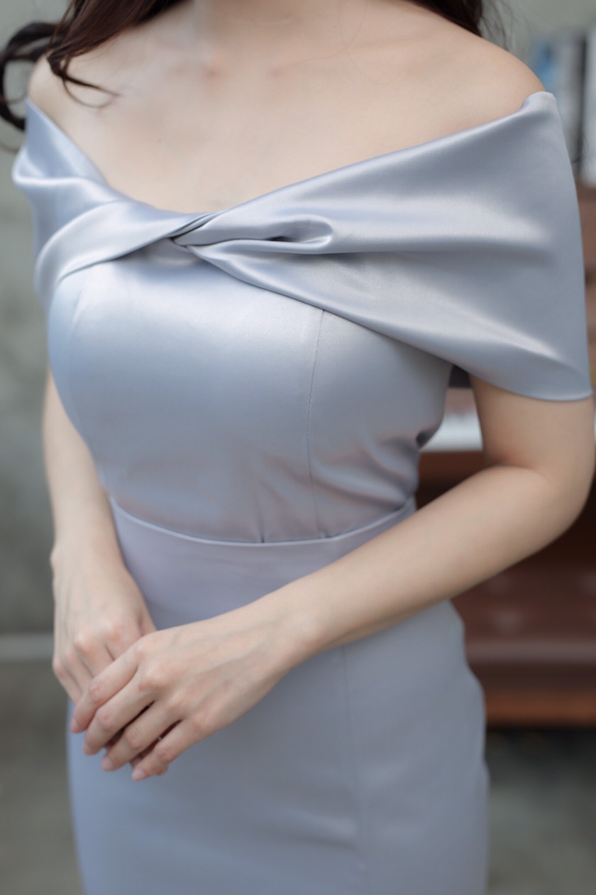 ชุดออกงานราตรียาวสีเทา Set เสื้อเปิดไหล่+กระโปรงทรงหางปลา ทรงสวยดูผอมเพรียว