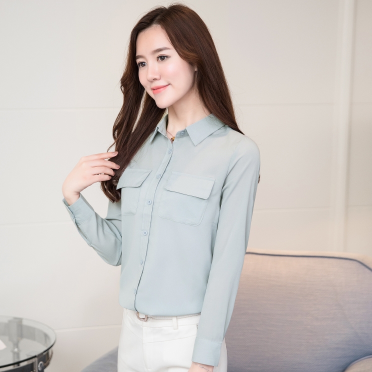 เสื้อเชิ้ตผู้หญิงสีเทา คอปก แขนยาว กระดุมหน้า แต่งกระเป๋า