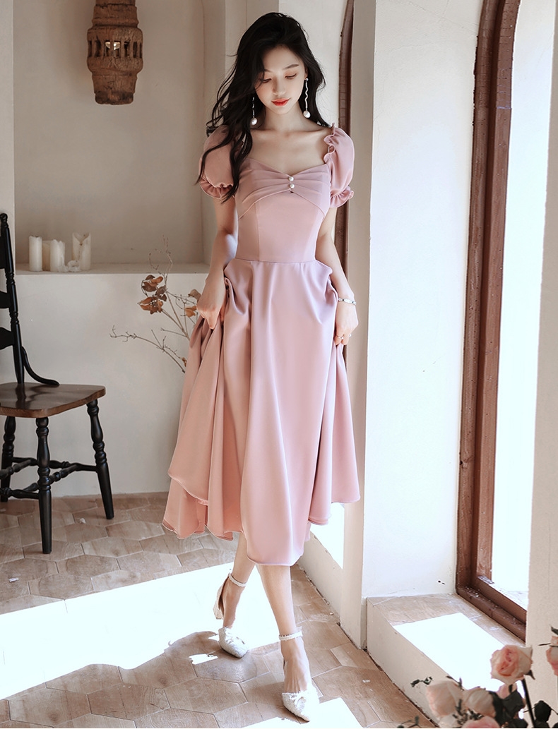 พร้อมส่ง !! ชุดราตรี ชุดไปงานแต่งงาน ชุดออกงานสีชมพู เดรสสั้นแขนตุ๊กตาแต่งกระดุมมุกกระโปรงทรงบาน สวยหวาน เรียบหรู สวยดูดี สไตล์มินิมอล ใส่ได้ทั้งงานกลางวัน กลางคืน