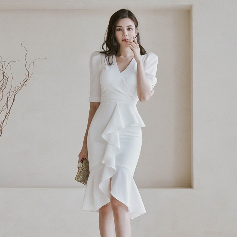 เดรสลูกไม้สีขาวออกงาน