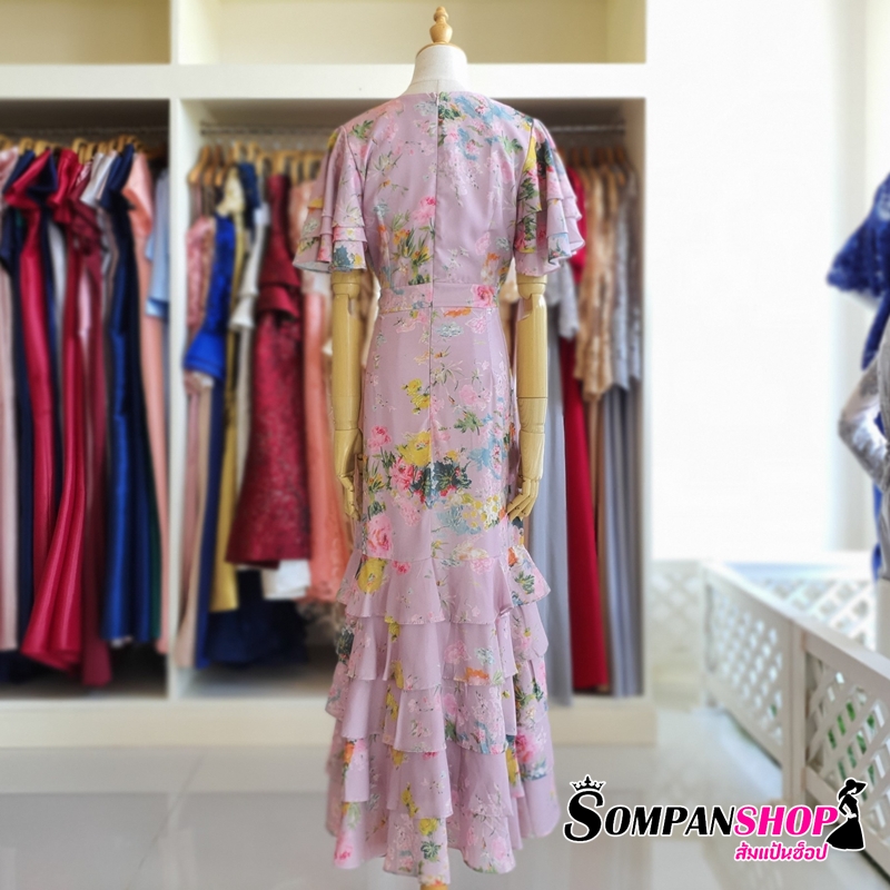 ชุดเดรสยาวสีชมพูลายดอกไม้ แต่งระบายสวยเก๋ น่ารักๆ