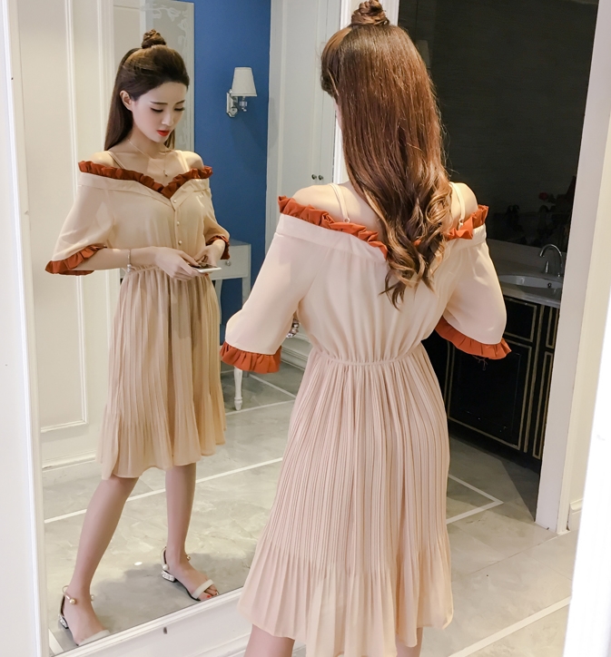 ชุดเดรสสั้นสีครีมเบจ เปิดไหล่ สายเดี่ยว สวยๆ น่ารัก สดใส ใส่ไปเที่ยวทะเล