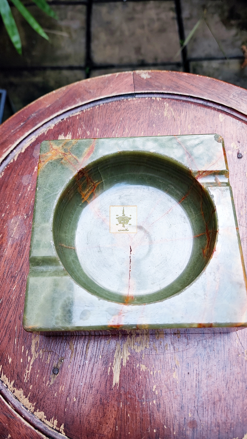 ที่เขี่ยบุหรี่ หินหยก