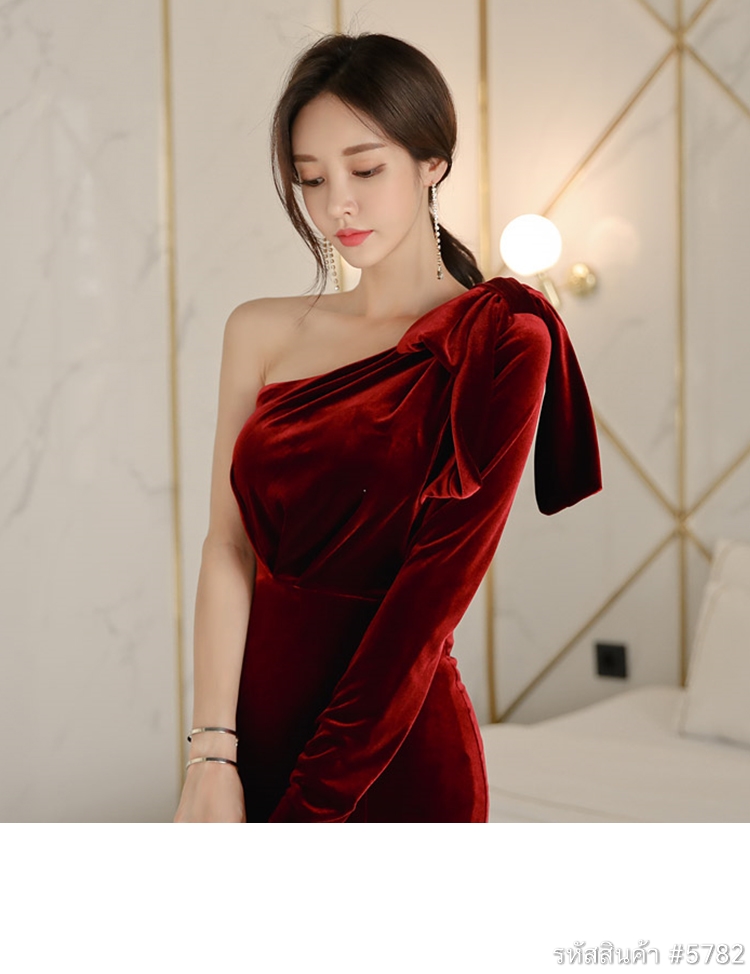 ชุดราตรี ชุดออกงาน ชุดไปงานแต่งงานงานสีแดง เดรสสั้นไหล่เฉียงแต่งโบว์น่ารักๆ