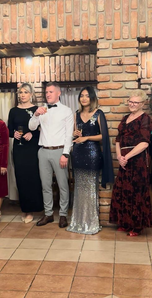 ชุดราตรียาวสีน้ำเงินกรมท่า-เงิน แขนกุดแต่งระบายปักเลื่อมทั้งชุด กระโปรงทรงหางปลา เรียบหรูดูแพง สวยดูดี แบบสวยทันสมัย ใส่ออกงาน งานราตรี ไปงานแต่งกลางคืน