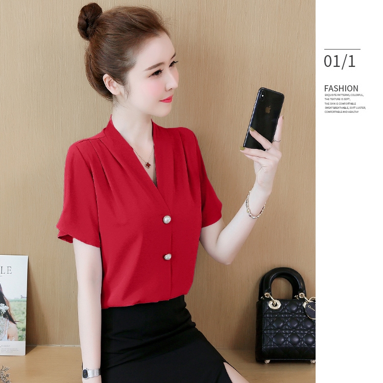 Sale เสื้อเชิ้ตผู้หญิงสีแดง แขนสั้น คอวี กระดุมแต่งมุก ใส่ทำงาน เที่ยววันหยุด สวยๆดูดี