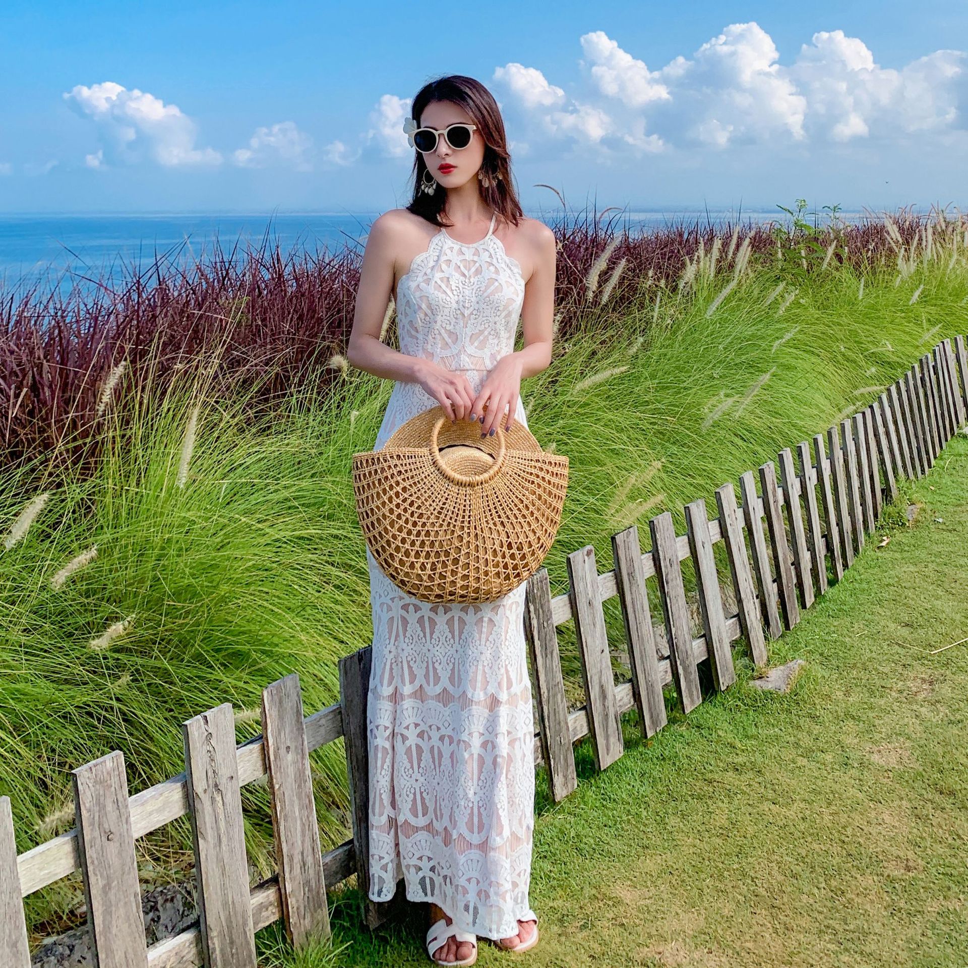 ชุดเที่ยวทะเล ชุดไปทะเลสีขาว แม็กซี่เดรสสายเดี่ยวโชว์หลัง ใส่เดินเล่นริมทะเล ถ่ายรูป