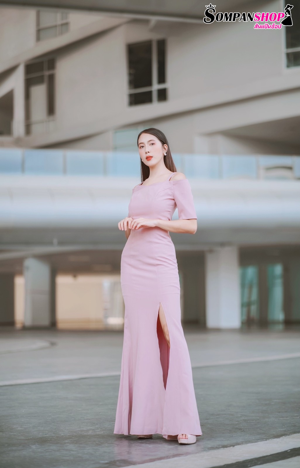 ชุดราตรี ชุดออกงาน ชุดไปงานแต่งงานสีชมพู เดรสยาวทรงสายเดี่ยวเปิดไหล่แขนสามส่วน แนวเรียบหรู สวยหรูดูแพง