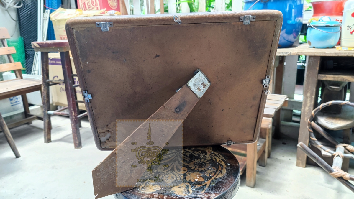 ใบปิดโฆษณา ร้านปืนเก่า พร้อมกรอบเก่า