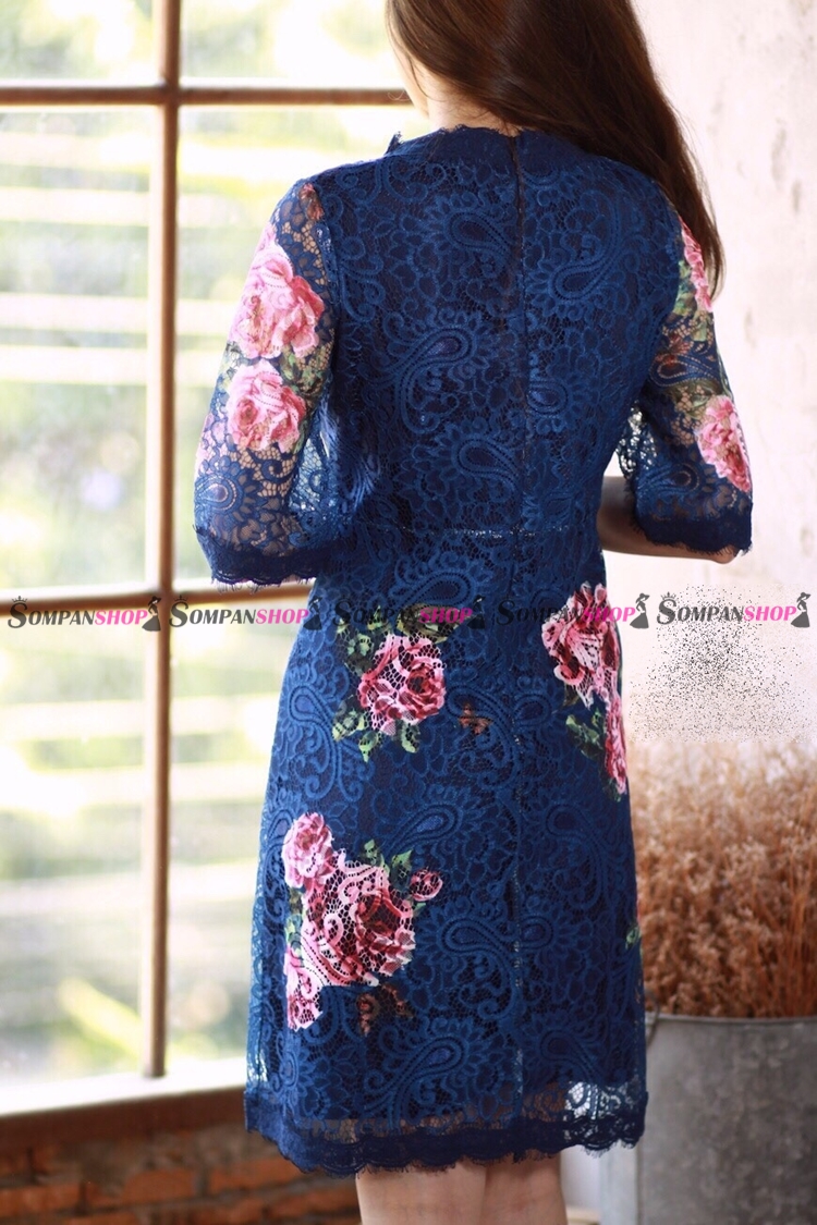 ชุดเดรสออกงานสีน้ำเงินกรมท่า ลายดอกไม้ ผ้าลูกไม้ ทรงเอเข้ารูป แนวเรียบหรู สวยหวาน ดูดี : สินค้าพร้อมส่ง