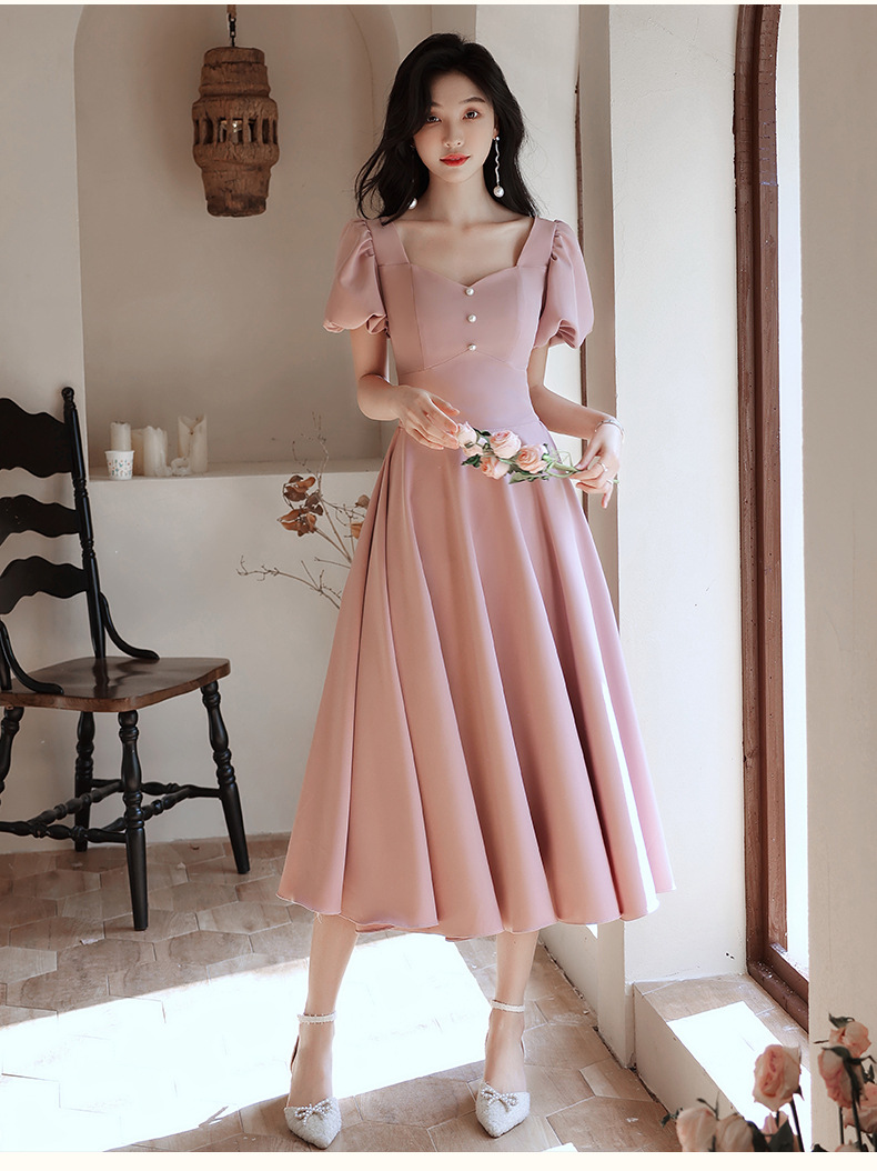 ชุดราตรี ชุดไปงานแต่งงาน ชุดออกงานสีชมพู เดรสสั้นแขนบอลลูนแต่งกระดุมมุกกระโปรงทรงบาน สวยหวาน เรียบหรู สวยดูดี สไตล์มินิมอล ใส่ได้ทั้งงานกลางวัน กลางคืน