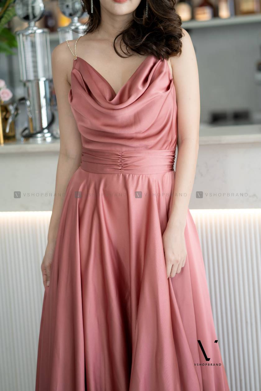 ชุดราตรียาวสีชมพู สายเดี่ยว อกจีบย้วยสวยเก๋ กระโปรงยาวทรงบาน สวยหรู สุดอลัง ใส่ออกงานราตรี ไปงานแต่งงานเรียบหรู