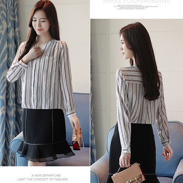 เสื้อเชิ้ตทำงานผู้หญิงสีขาวลายทาง คอวี กระดุมหน้า แขนยาว แต่งกระเป๋า