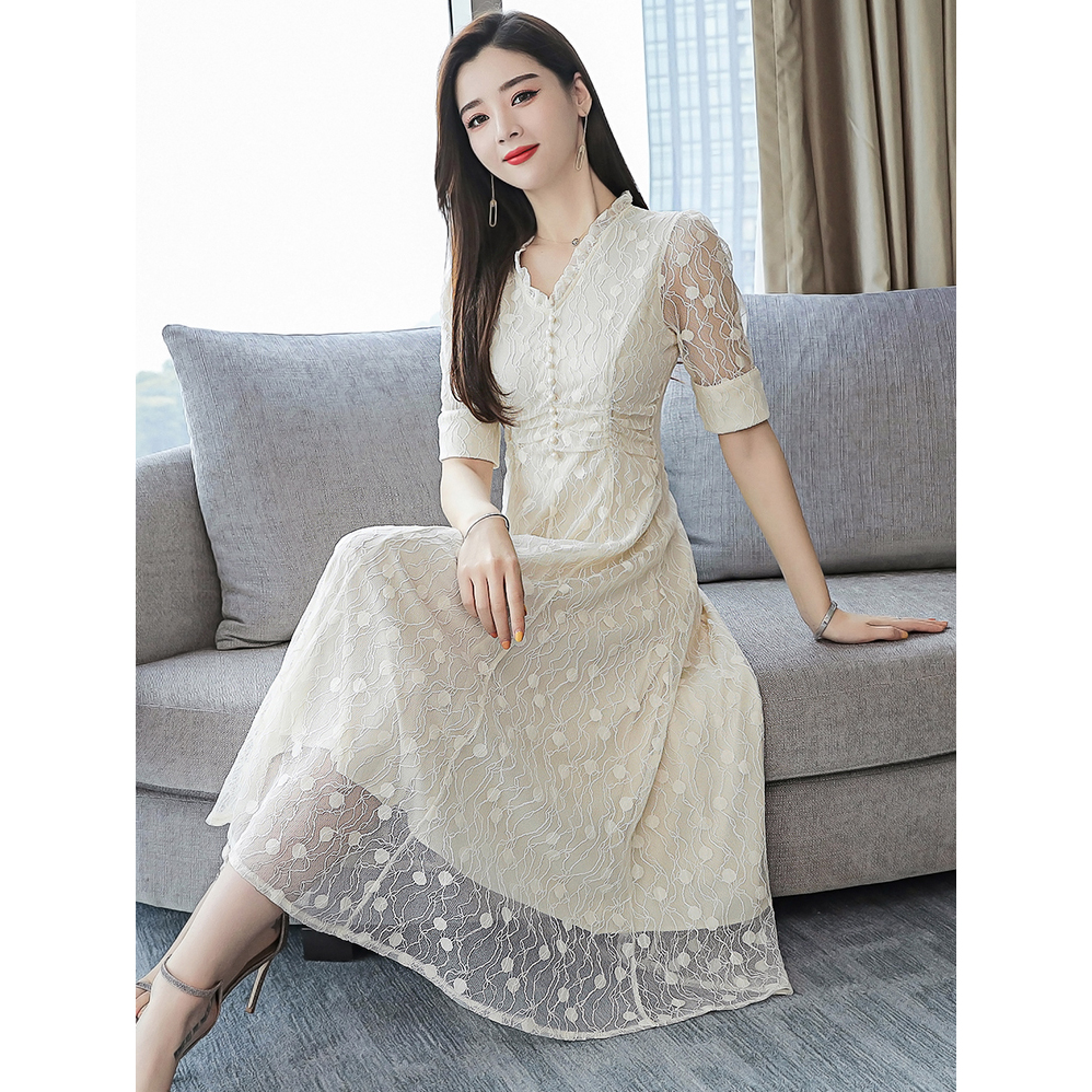 ชุดเดรสยาวสีครีม ผ้าลูกไม้ สีพื้น แขนสาม กระโปรงบาน คอวี น่ารัก ดูดี ใส่เที่ยว ทำงาน ออกงาน งานแต่งงาน งานบวช ได้